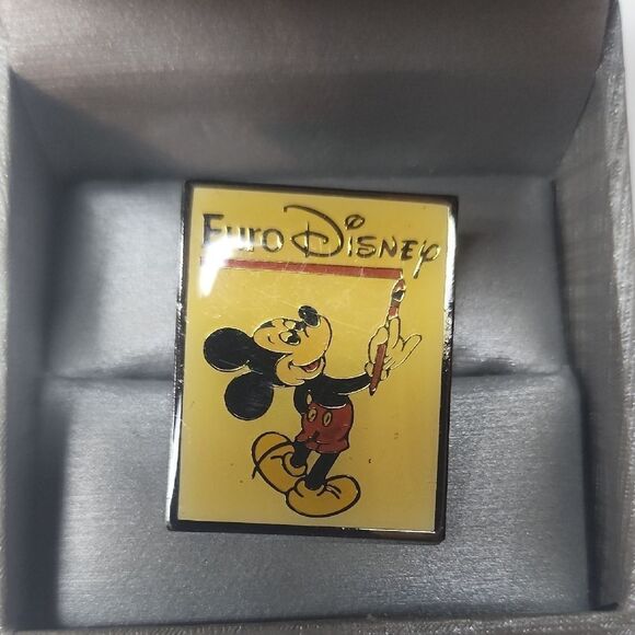 Euro Disney Mickey Mouse Pin - Picture 1 of 2